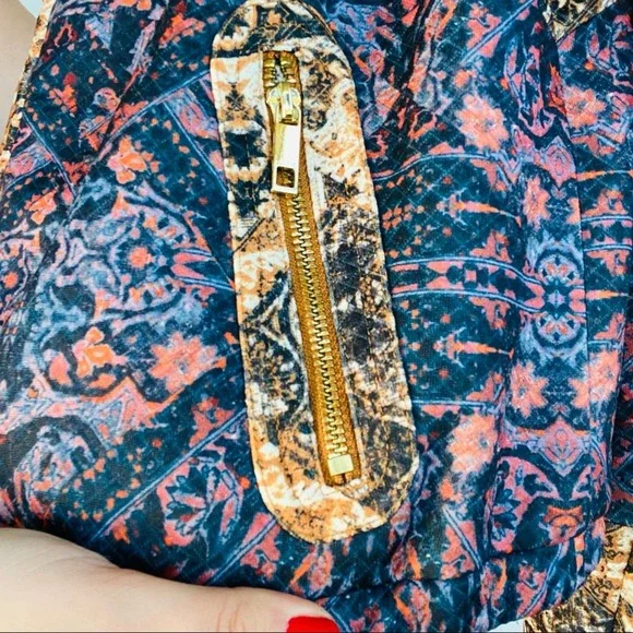 H&M Quilted Printed Blue Gold Tan Zipper Pocket Cropped Moto Bomber Jacket 8 - Picture 6 of 9